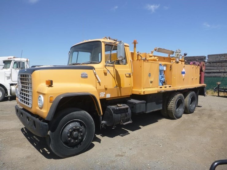 1986-ford-8000-image-1