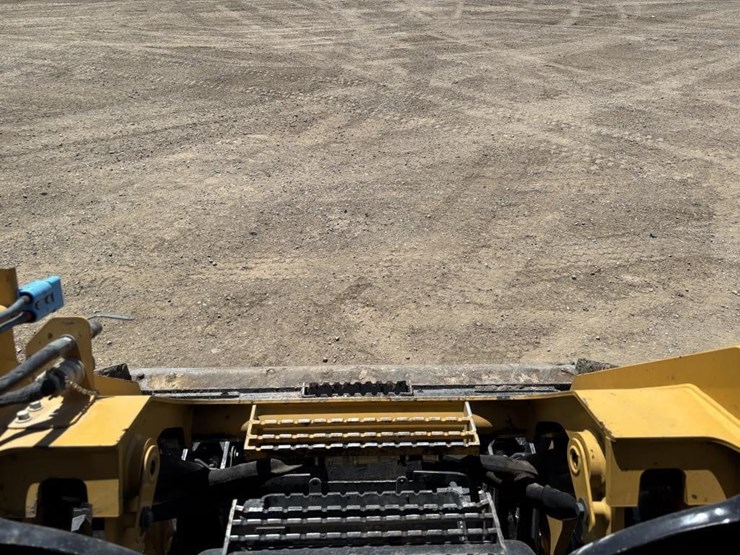 2018-caterpillar-262d-image-23