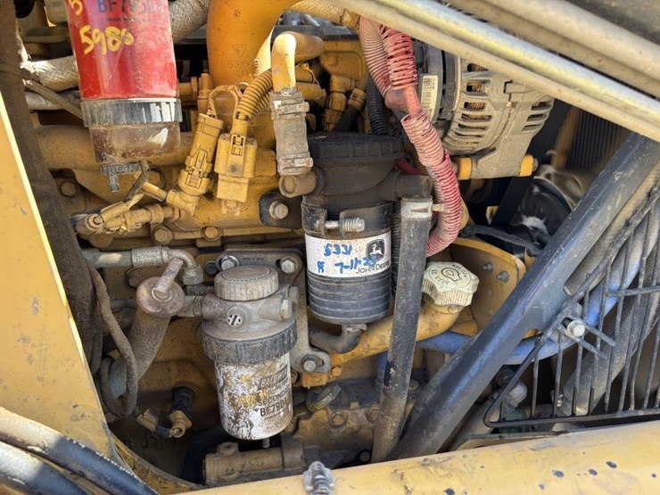 2014-deere-210k-image-46