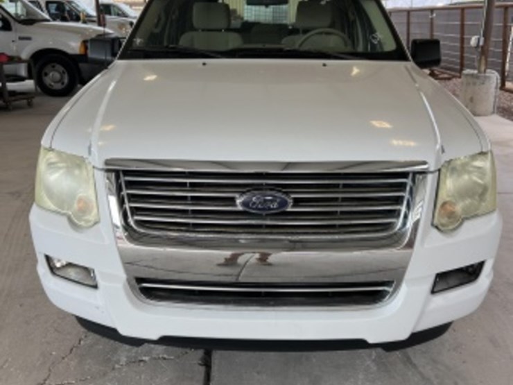 2008-ford-explorer-xlt-image-3