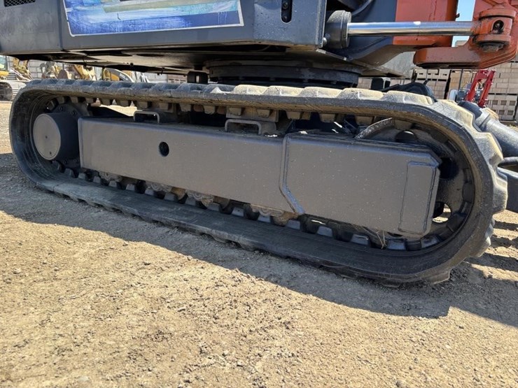 takeuchi-tb2507-hydraulic-excavator-image-21