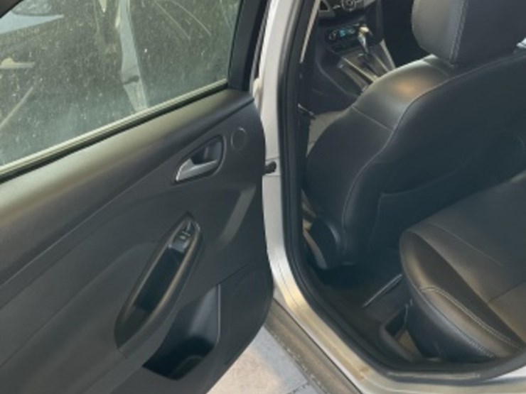 2014-ford-focus-sdn-image-24