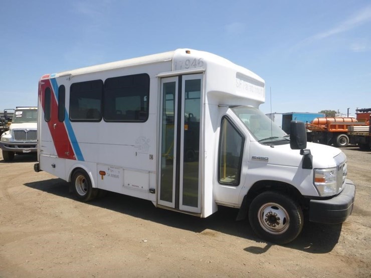 2017-ford-e450-image-3