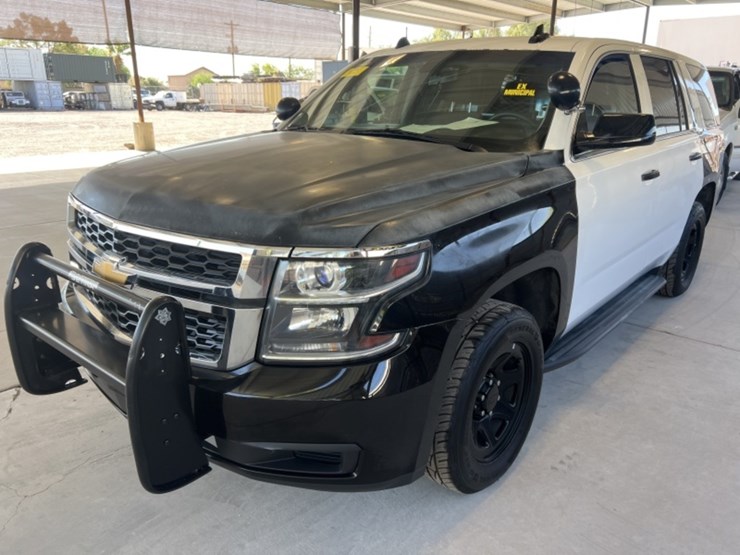 2017-chevrolet-tahoe-image-4