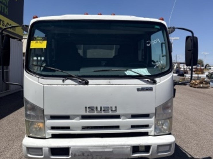 2009-isuzu-npr-image-3