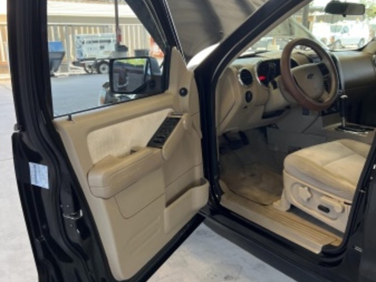 2009-ford-explorer-xlt-image-21