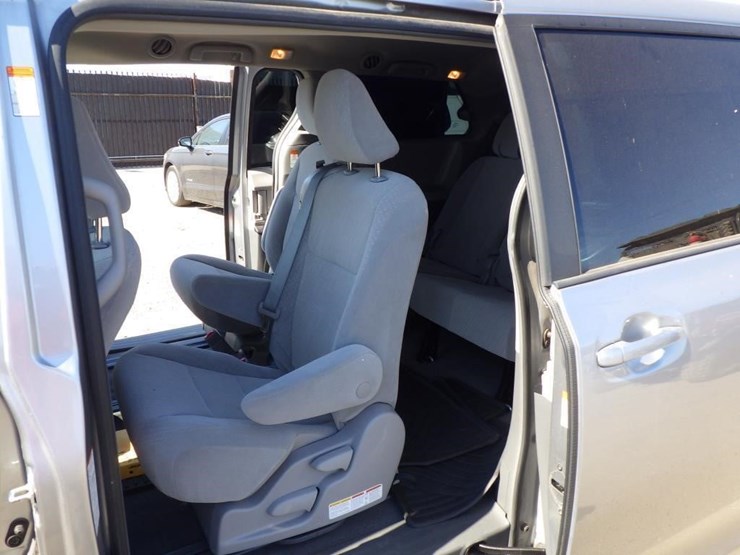 2018-toyota-sienna-image-7