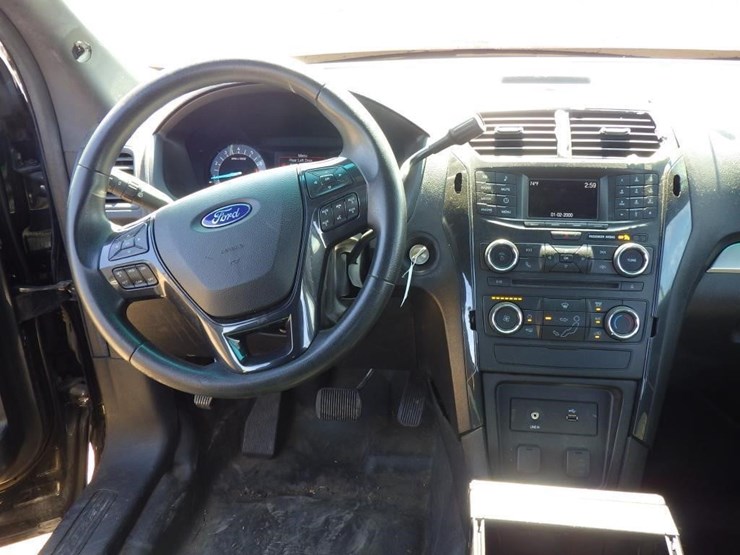 2016-ford-explorer-image-9