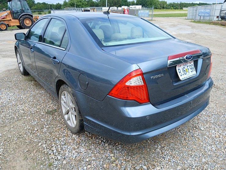 #20656-•-2012-ford-fusion-passenger-car-image-5