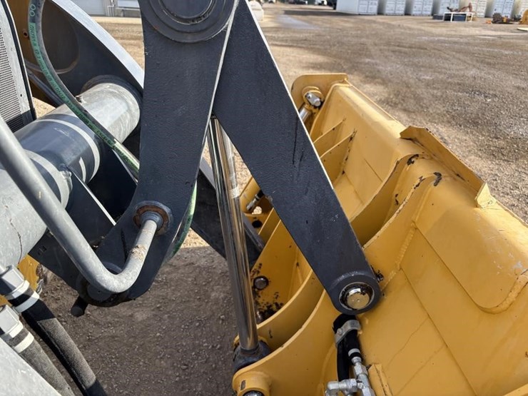 2020-deere-310l-ep-image-14