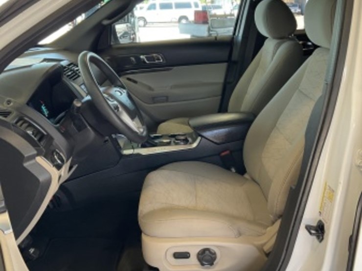 2013-ford-explorer-image-21