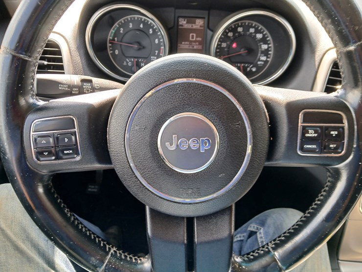 2011-jeep-grand-cherokee-image-33