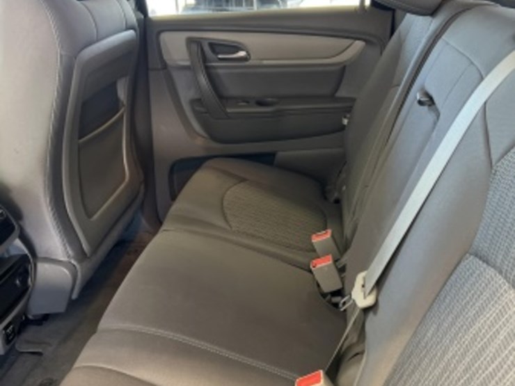 2016-chevrolet-traverse-ls-image-23