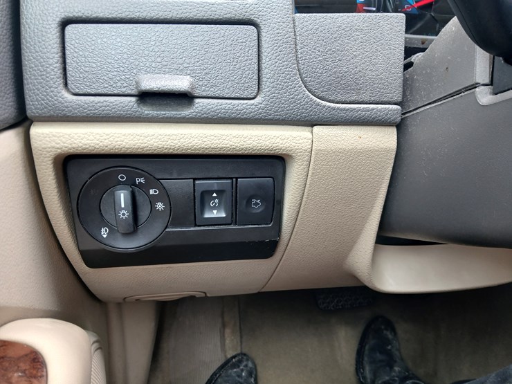 #20656-•-2012-ford-fusion-passenger-car-image-42
