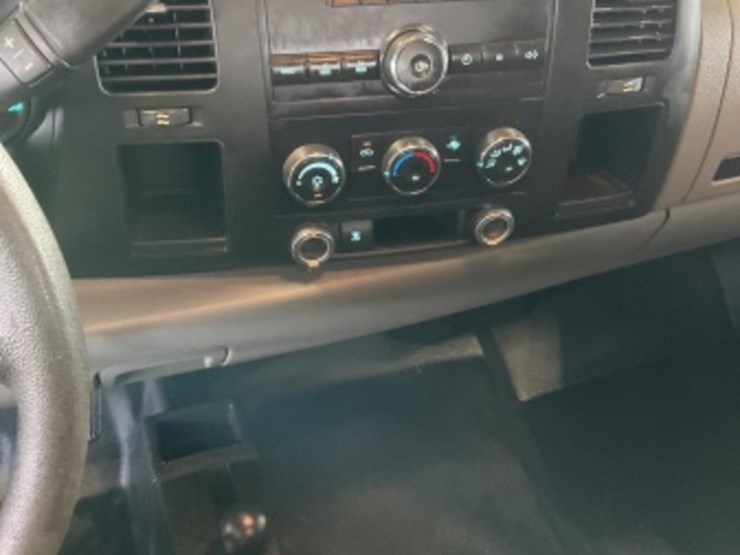 2011-chevrolet-silverado-1500-image-19