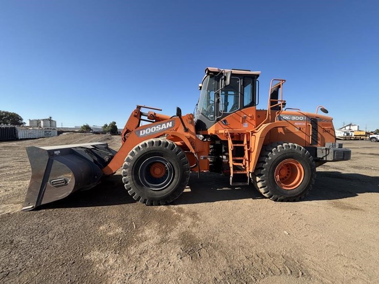 2013-doosan-dl300-3-image-5