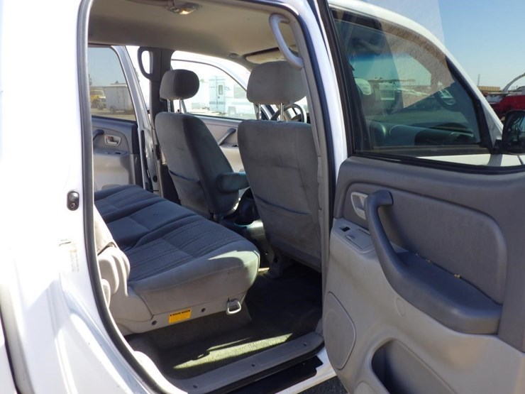2004-toyota-tundra-image-8