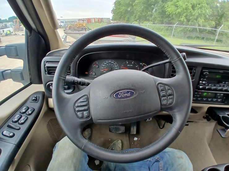 2005-ford-excursion-image-28