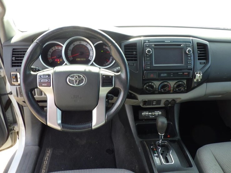 2013-toyota-tacoma-image-8