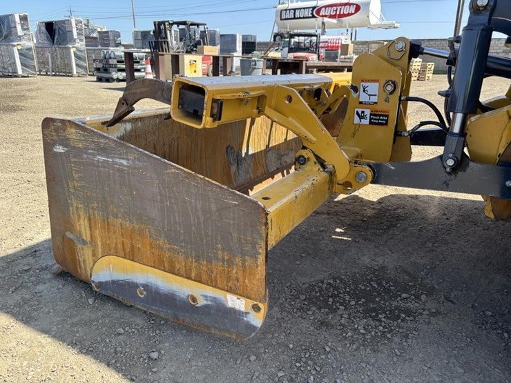 2019-deere-210l-image-16