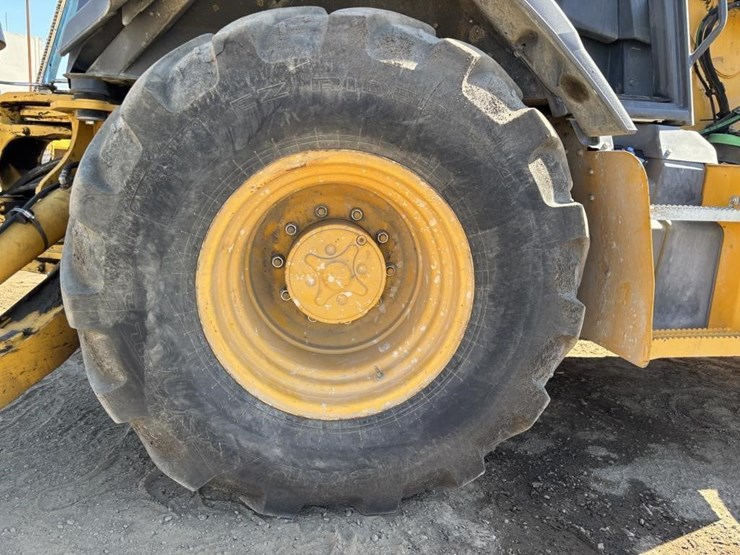 2020-deere-410l-image-30