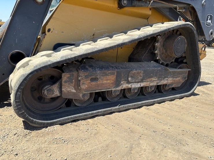 2015-deere-333e-image-14