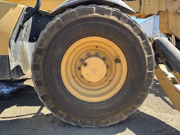 2004-caterpillar-th560b-image-21