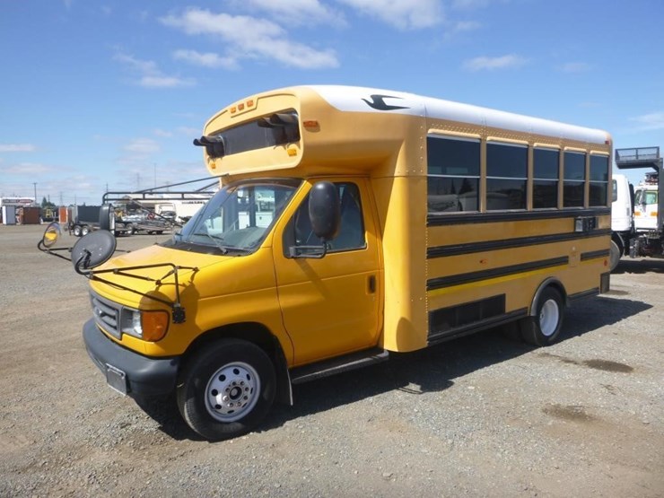2006-ford-e450-image-1