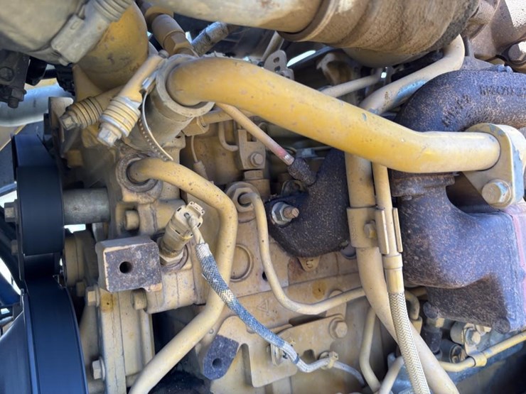 2014-deere-210k-image-56