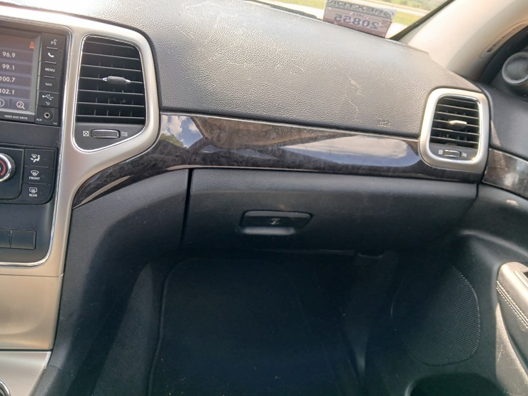 2011-jeep-grand-cherokee-image-22