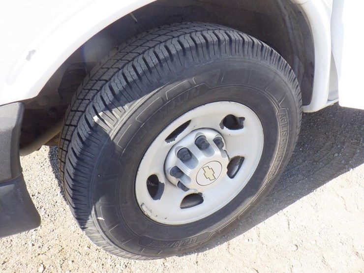2013-chevrolet-express-3500-image-13