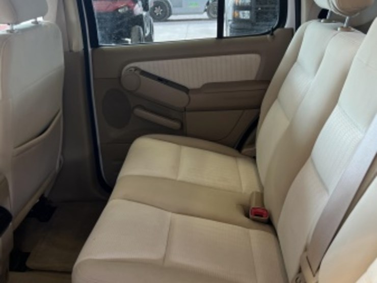 2008-ford-explorer-xlt-image-22