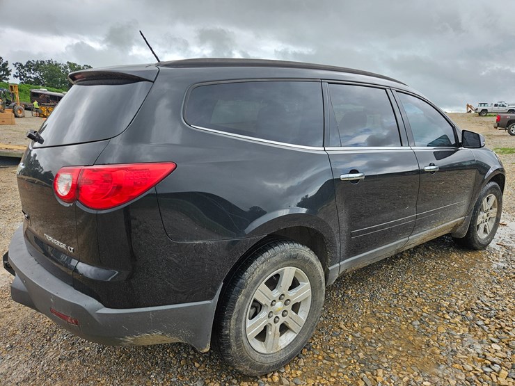 2011-chevrolet-traverse-image-9