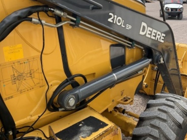 2016-deere-210l-image-14