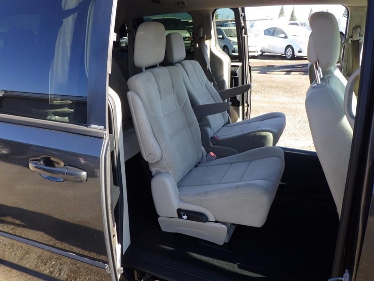 2012-dodge-grand-caravan-image-8