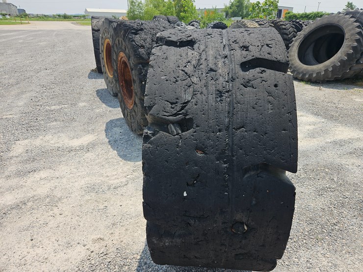 #18788-•-solid-loader-tires-image-5