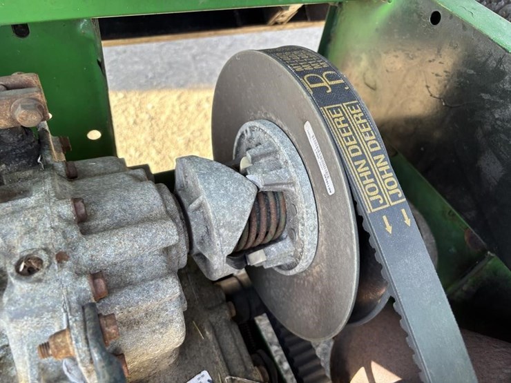 2012-john-deere-gator-image-18