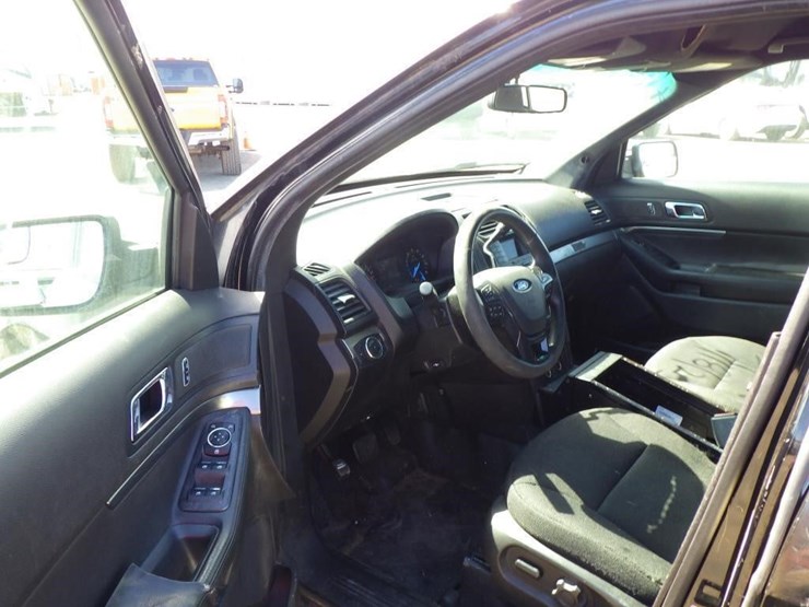 2017-ford-explorer-image-5