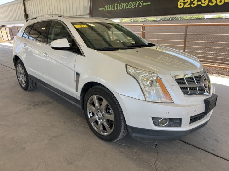2010-cadillac-srx-image-2