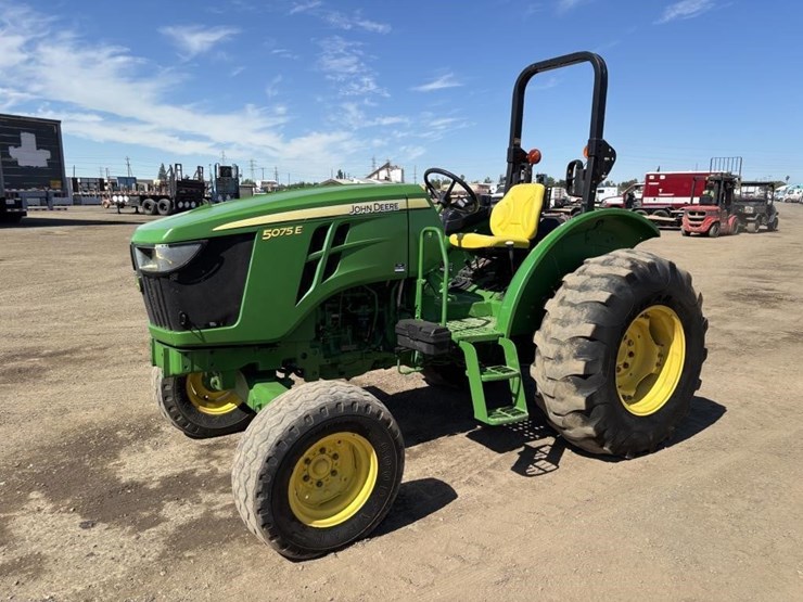 2018-john-deere-5075e-image-1