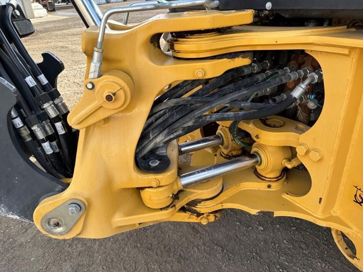 2020-deere-310l-ep-image-24