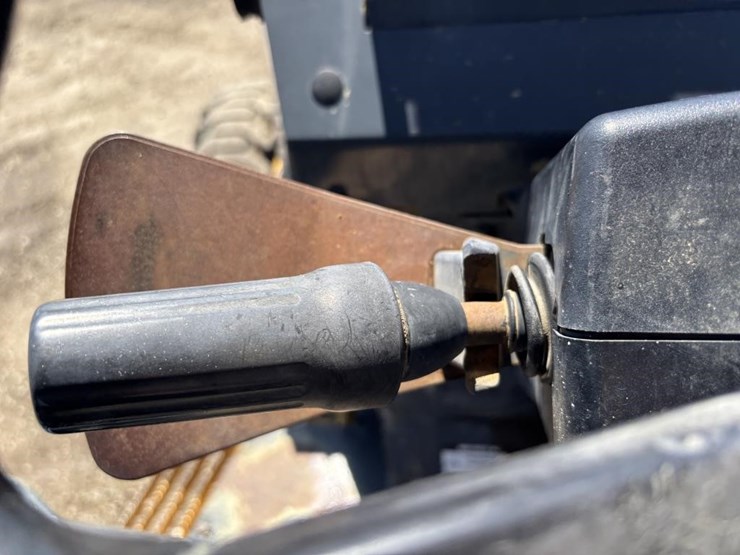 2014-deere-210k-image-33