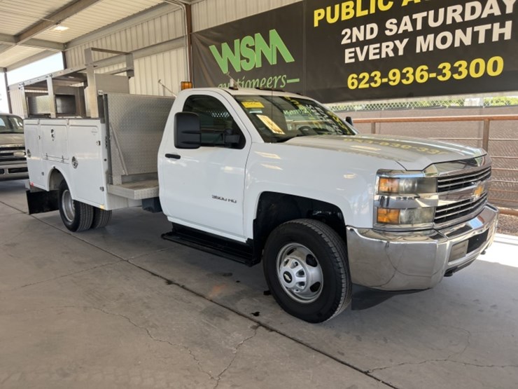 2015-chevrolet-silverado-3500hd-image-2