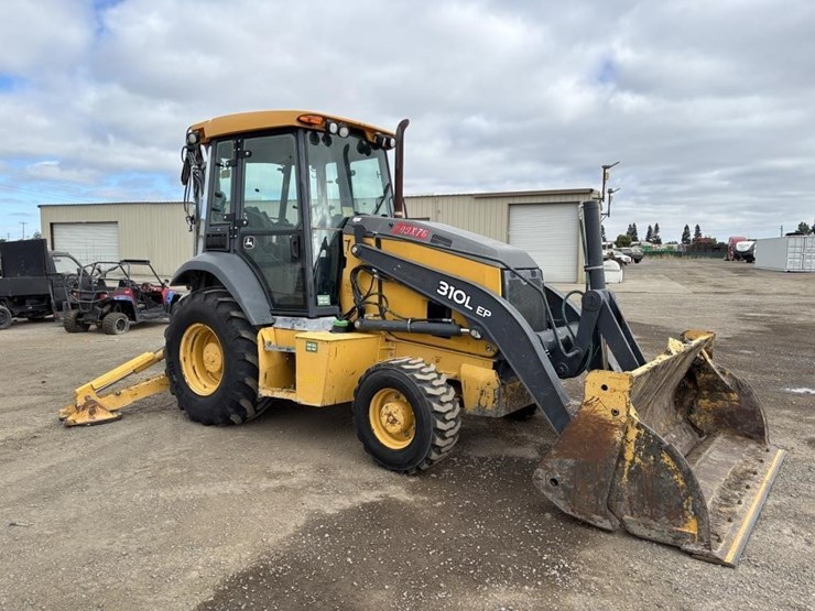 2019-deere-310l-ep-image-2
