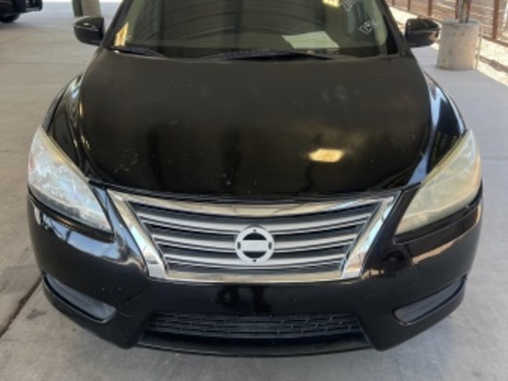 2014-nissan-sentra-sc-sdn-image-3