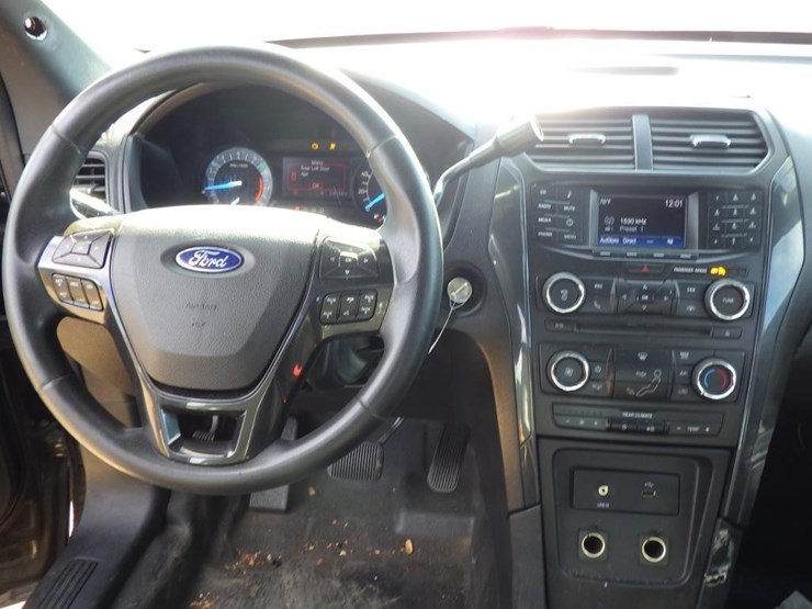 2018-ford-explorer-image-10