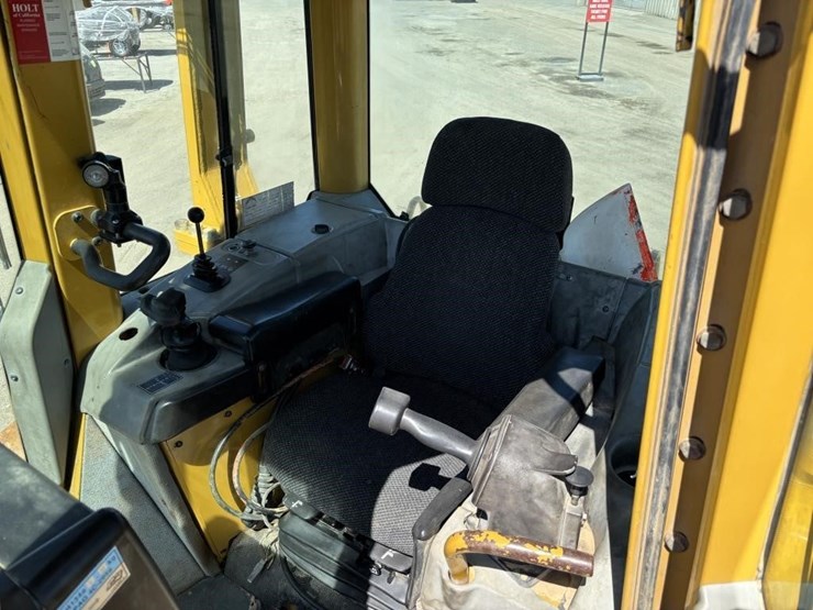 2006-caterpillar-d6n-image-26