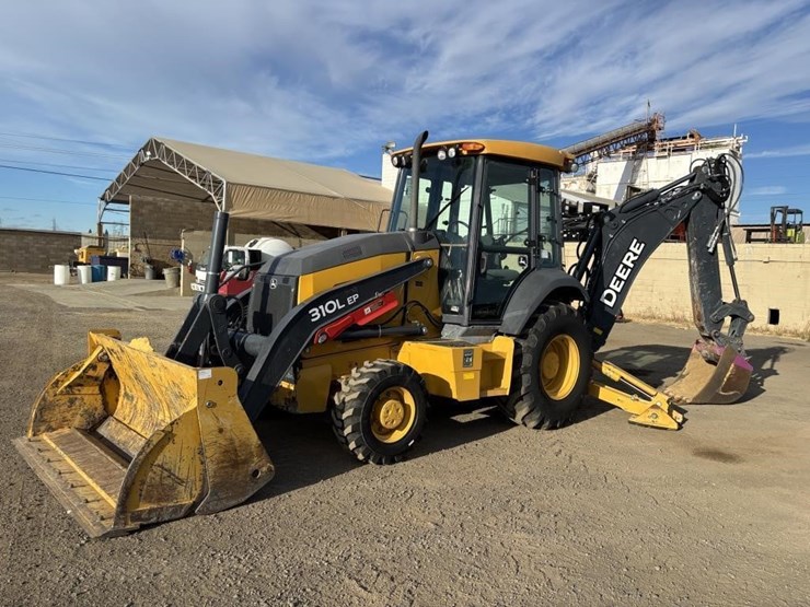 2020-deere-310l-ep-image-1