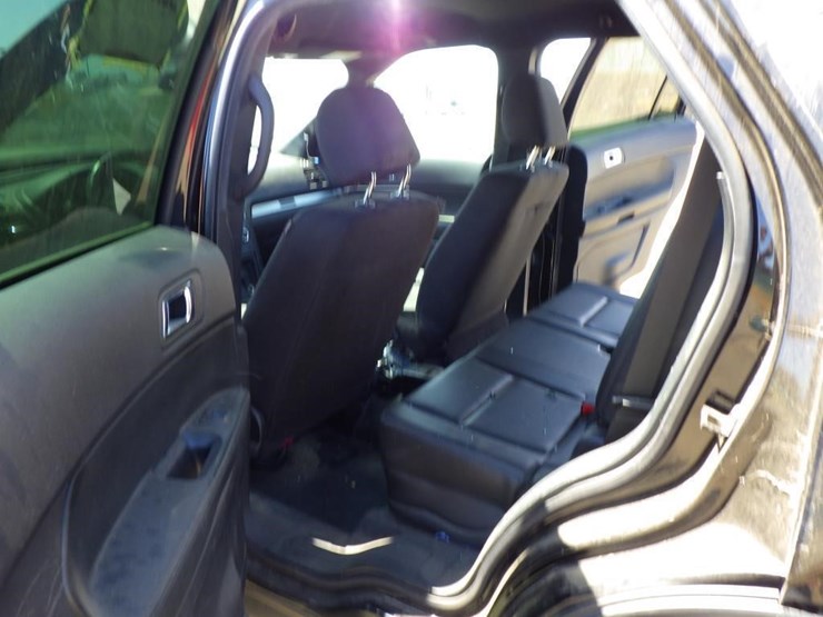 2019-ford-explorer-image-8