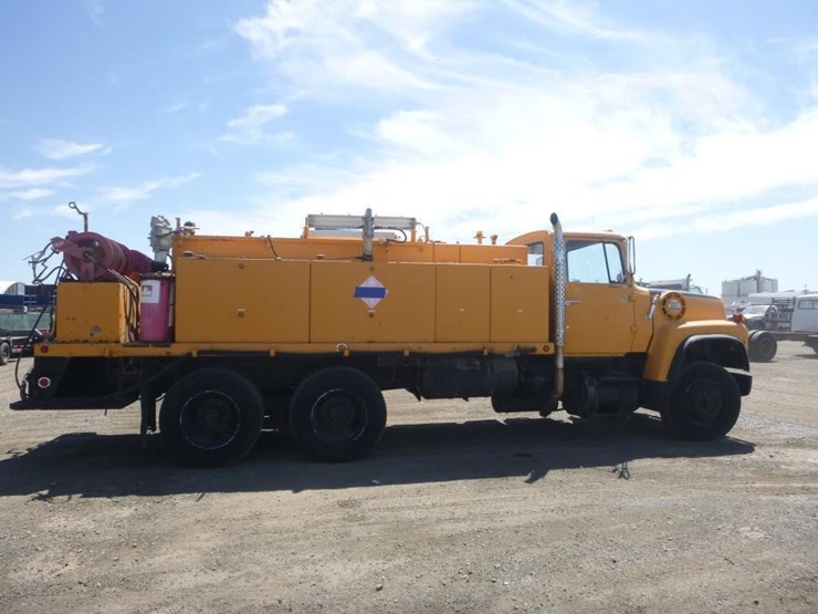1986-ford-8000-image-7